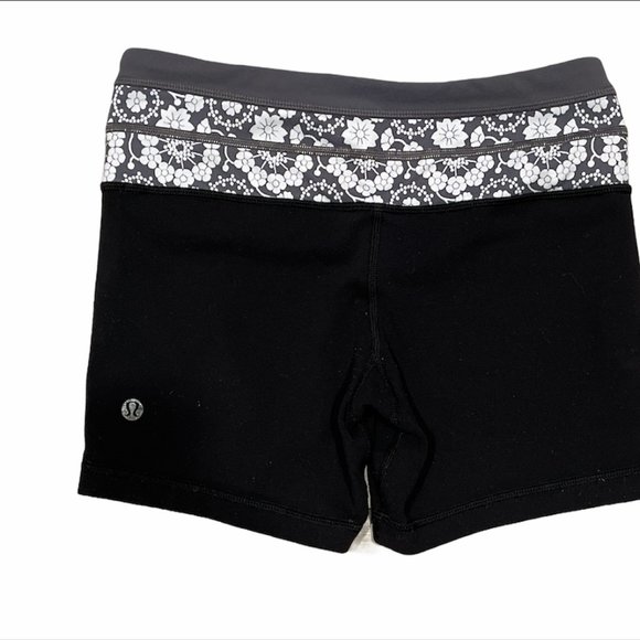 Lululemon Reverse Athletic Shorts High Rise 4.5" - Picture 4 of 13